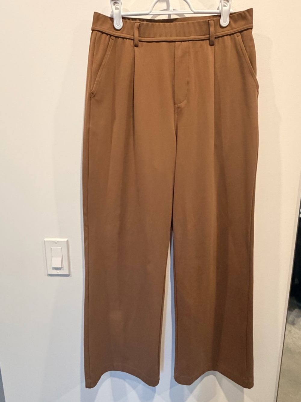 HALARA Wide-Leg Chino Pants in Brown